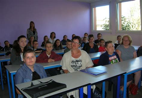Collège Louis De Broglie D'Ancemont .